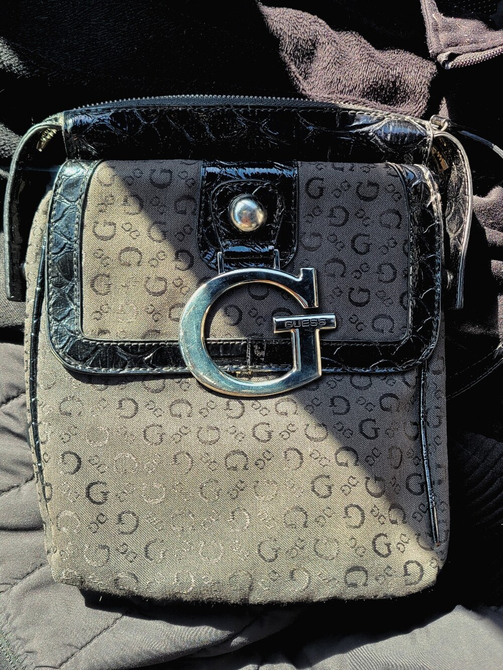 Vintage GUESS Y2K Monogram Crossbody Bag - Black/Grey